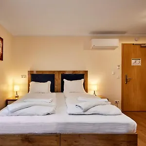 Isha *** Frankfurt nad Menem